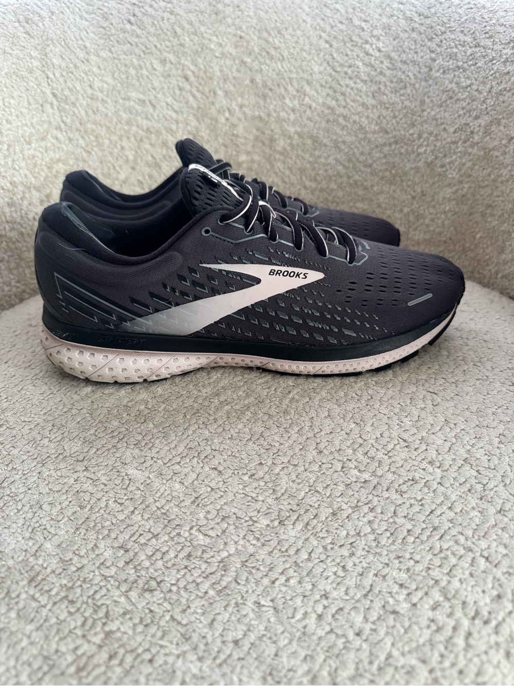 Brooks Ghost 13 Women’s Size 12 Wide D Running Shoes Black Gray